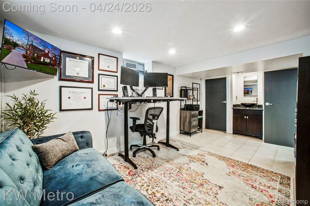 12721 Lincoln Drive, Huntington Woods, MI 48070
