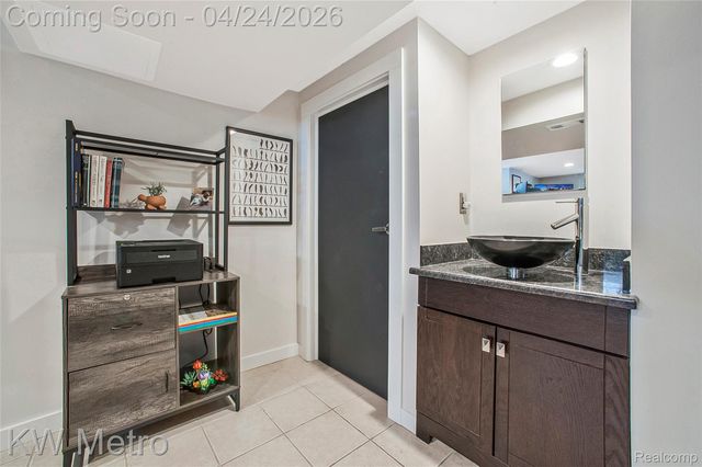 12721 Lincoln Drive, Huntington Woods, MI 48070