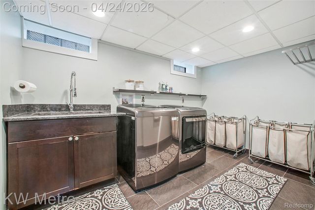 12721 Lincoln Drive, Huntington Woods, MI 48070
