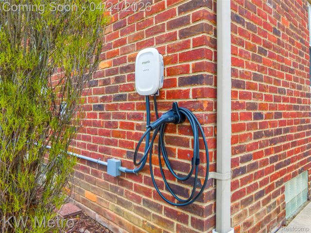 12721 Lincoln Drive, Huntington Woods, MI 48070