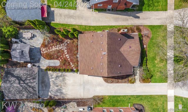 12721 Lincoln Drive, Huntington Woods, MI 48070
