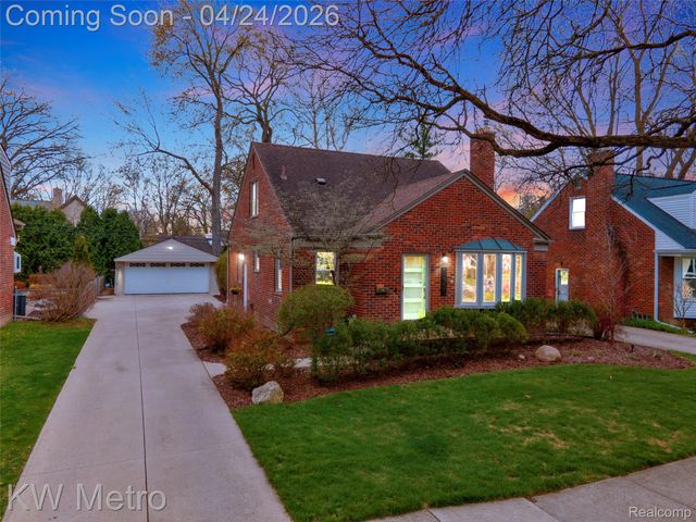 12721 Lincoln Drive, Huntington Woods, MI 48070