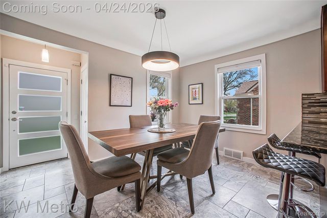 12721 Lincoln Drive, Huntington Woods, MI 48070