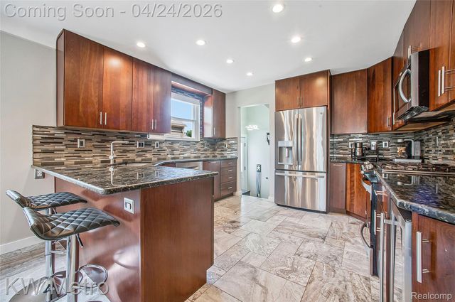 12721 Lincoln Drive, Huntington Woods, MI 48070
