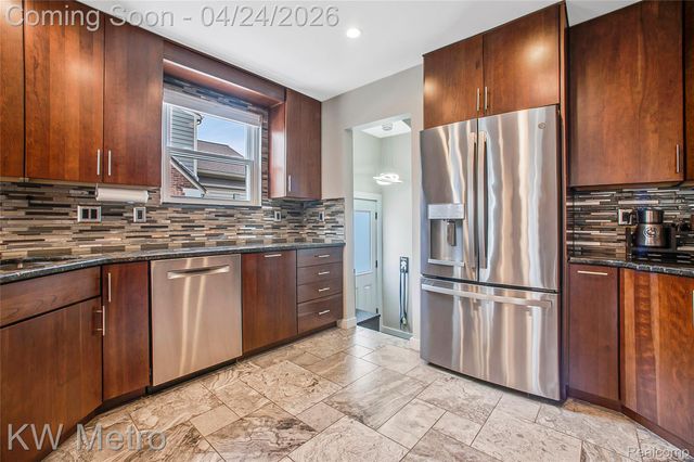 12721 Lincoln Drive, Huntington Woods, MI 48070