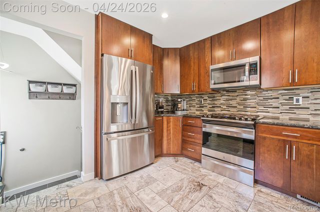 12721 Lincoln Drive, Huntington Woods, MI 48070