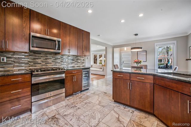 12721 Lincoln Drive, Huntington Woods, MI 48070