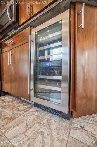 12721 Lincoln Drive, Huntington Woods, MI 48070