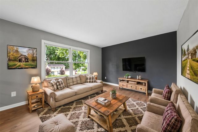 460 S Hickory Boulevard, Pleasant Hill, IA 50327