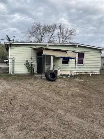 1100 S Cameron St, Alice, TX 78332