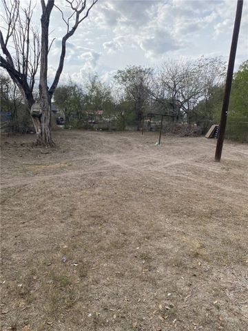 1100 S Cameron St, Alice, TX 78332