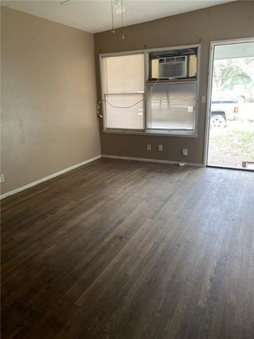 1100 S Cameron St, Alice, TX 78332