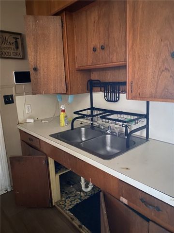 1100 S Cameron St, Alice, TX 78332