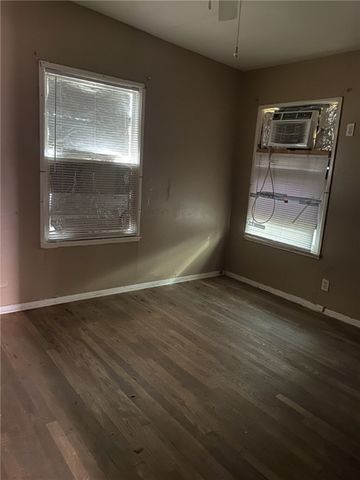 1100 S Cameron St, Alice, TX 78332