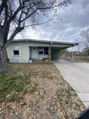 1100 S Cameron St, Alice, TX 78332