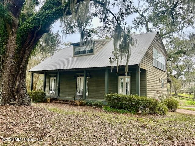 408 Oakwood Drive, Ocean Springs, MS 39564