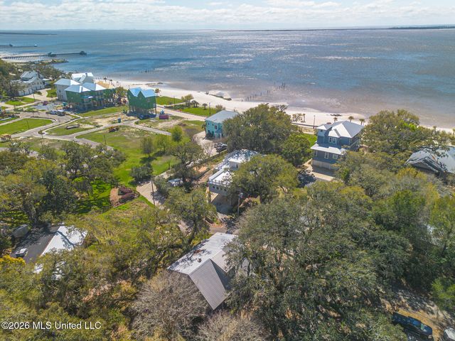 408 Oakwood Drive, Ocean Springs, MS 39564