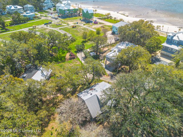 408 Oakwood Drive, Ocean Springs, MS 39564