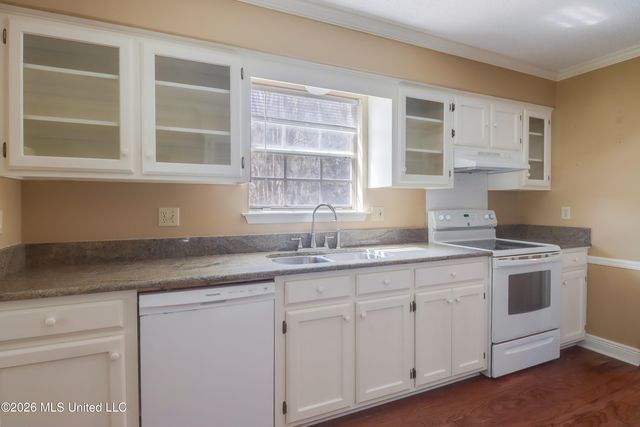 408 Oakwood Drive, Ocean Springs, MS 39564