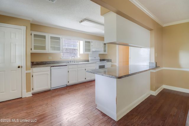 408 Oakwood Drive, Ocean Springs, MS 39564