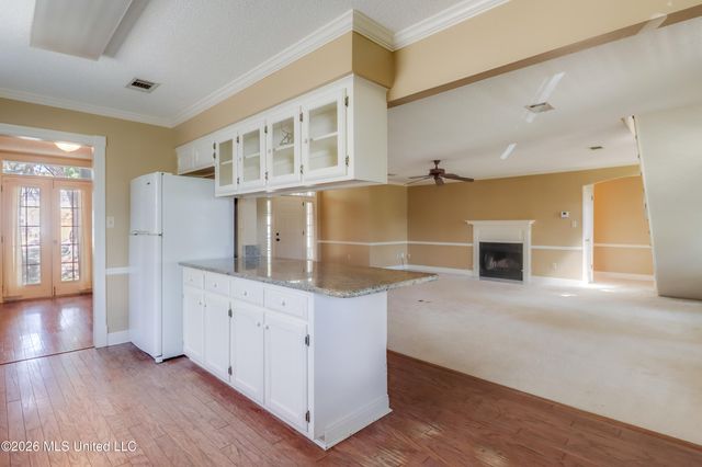 408 Oakwood Drive, Ocean Springs, MS 39564