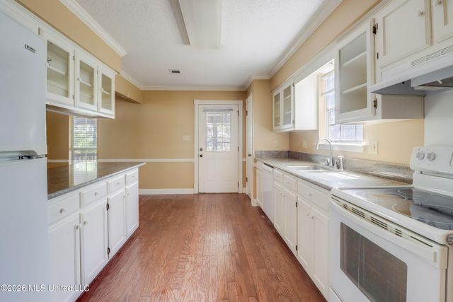 408 Oakwood Drive, Ocean Springs, MS 39564