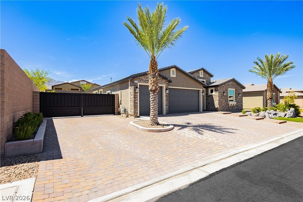 Image 3 of property listing at 5757 Ireland Ridge Court, Las Vegas, NV 89149