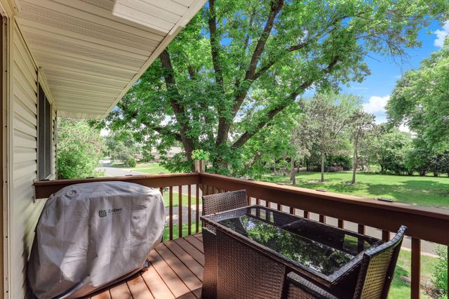 12000 71st Place N, Maple Grove, MN 55369