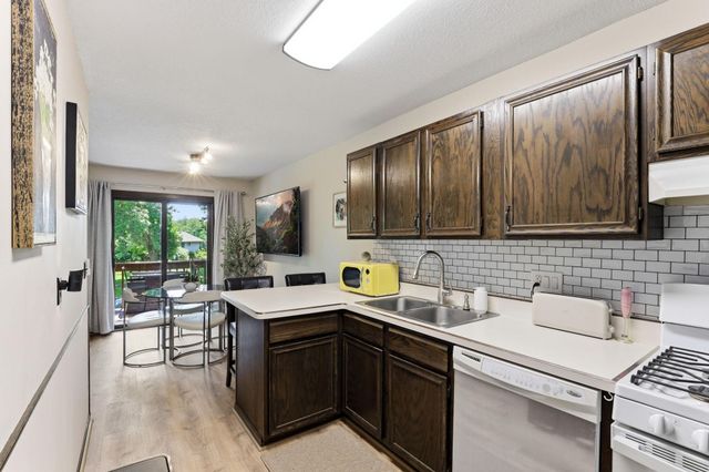 12000 71st Place N, Maple Grove, MN 55369