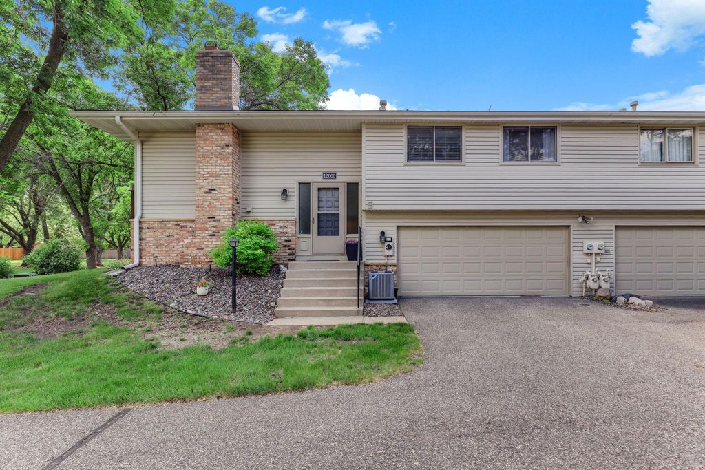12000 71st Place N, Maple Grove, MN 55369