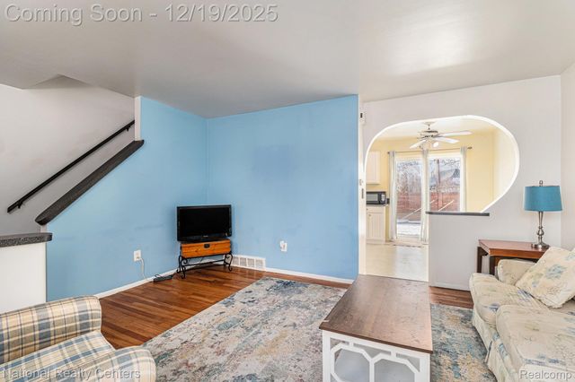 27809 Eastwick Sq., Roseville, MI 48066