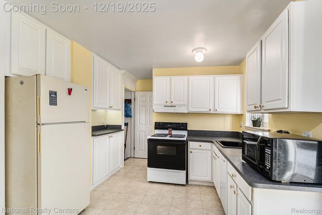 27809 Eastwick Sq., Roseville, MI 48066