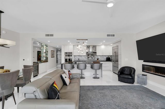 100 1ST AVENUE N 305, St Petersburg, FL 33701