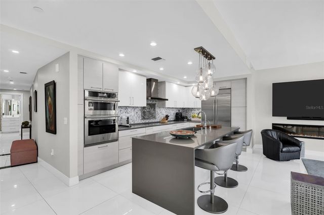 100 1ST AVENUE N 305, St Petersburg, FL 33701