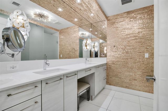 100 1ST AVENUE N 305, St Petersburg, FL 33701