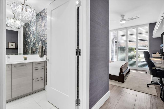 100 1ST AVENUE N 305, St Petersburg, FL 33701