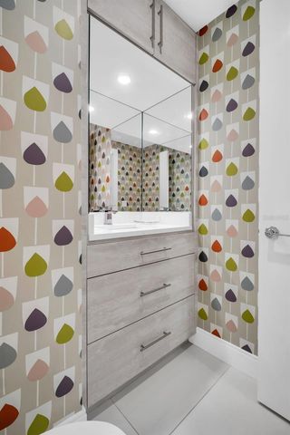 100 1ST AVENUE N 305, St Petersburg, FL 33701