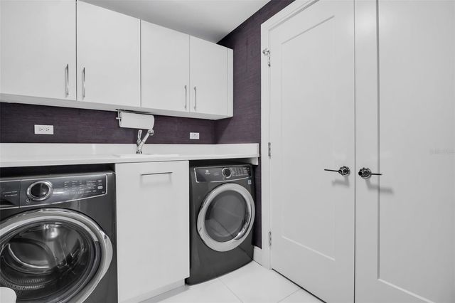 100 1ST AVENUE N 305, St Petersburg, FL 33701