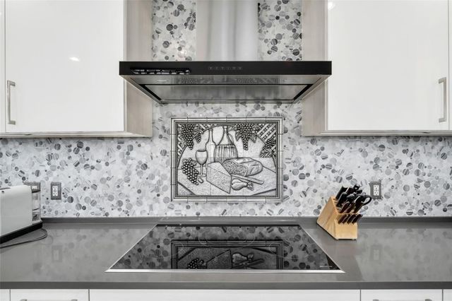 100 1ST AVENUE N 305, St Petersburg, FL 33701