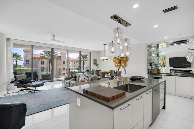 100 1ST AVENUE N 305, St Petersburg, FL 33701