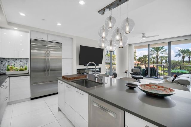100 1ST AVENUE N 305, St Petersburg, FL 33701