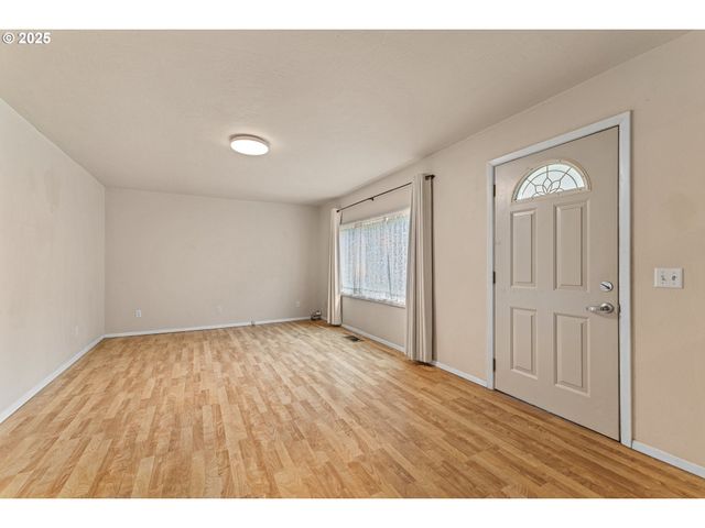 93521 PLEASANT VALLEY Ln, Myrtle Point, OR 97458