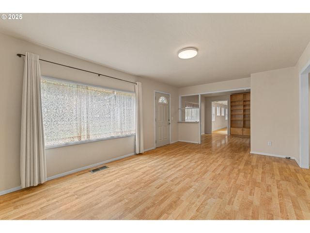 93521 PLEASANT VALLEY Ln, Myrtle Point, OR 97458