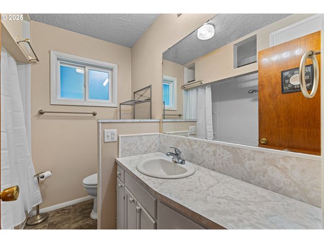 93521 PLEASANT VALLEY Ln, Myrtle Point, OR 97458