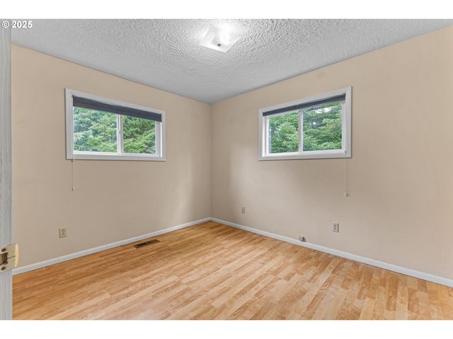 93521 PLEASANT VALLEY Ln, Myrtle Point, OR 97458