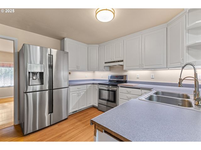 93521 PLEASANT VALLEY Ln, Myrtle Point, OR 97458