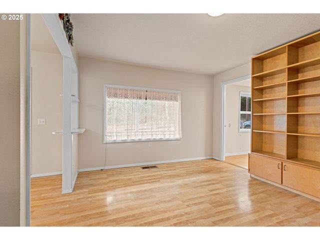 93521 PLEASANT VALLEY Ln, Myrtle Point, OR 97458