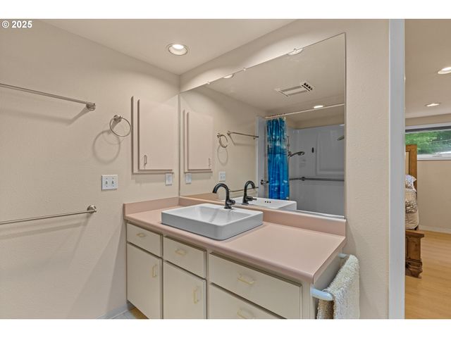 93521 PLEASANT VALLEY Ln, Myrtle Point, OR 97458