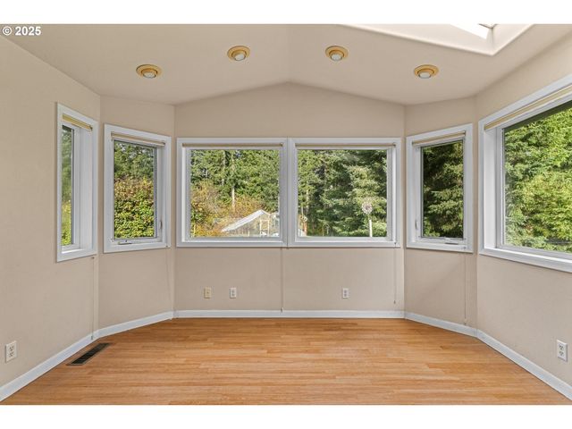 93521 PLEASANT VALLEY Ln, Myrtle Point, OR 97458