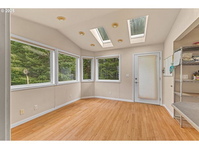 93521 PLEASANT VALLEY Ln, Myrtle Point, OR 97458